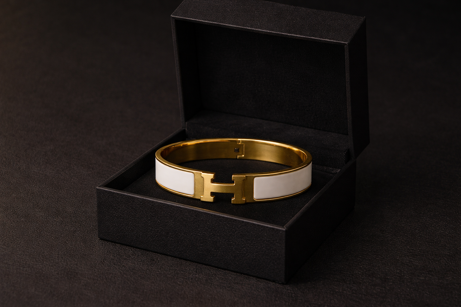 Minimalist Anti-Tarnish Pearl Oxidised Gold-Tone Bracelet